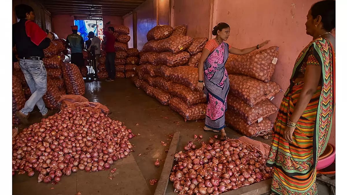 Onion traders in Maharashtra boycott auctions