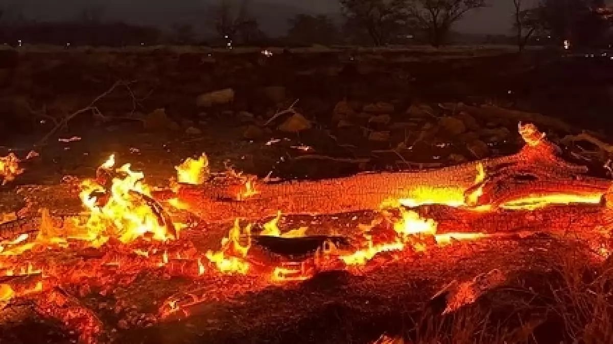 Wildfire raging through Hawaii's Maui