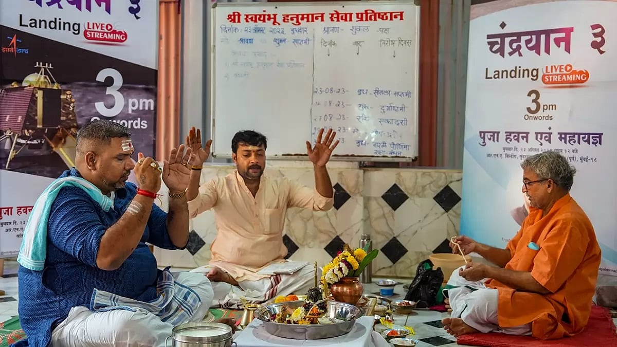 Prayers for Chandrayaan-3 landing in Mumbai