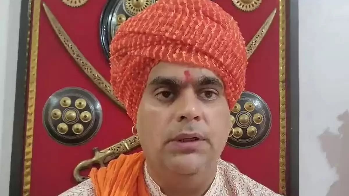 Hindu seer demands Moon to be declared as 'Hindu Rashtra'.