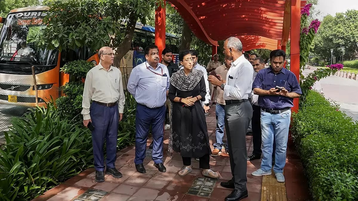 Atishi inspects beautification outside Habitat Centre