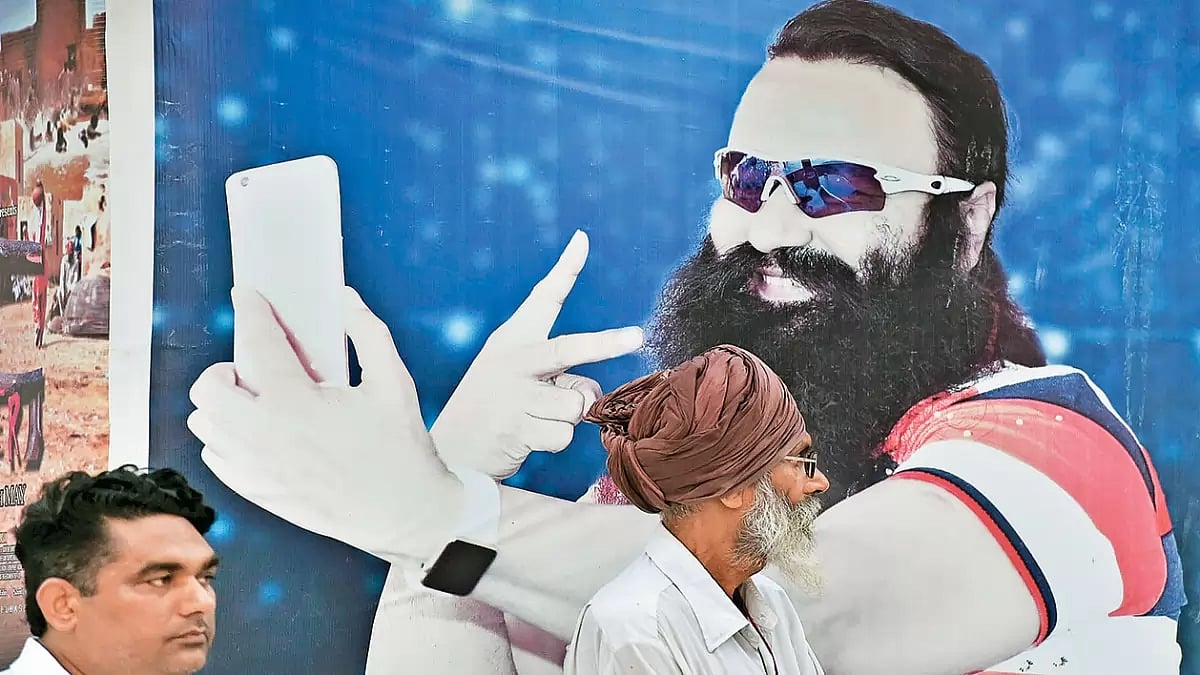 Followers of Gurmeet Ram Rahim Singh arrive at his ashram in Sirsa in August 2017 ahead of the verdict in the rape trial 