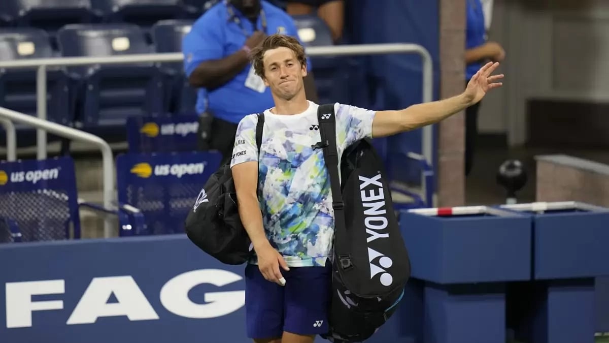 Casper Ruud waves to the crowd after his shock exit in the second round at US Open 2023.