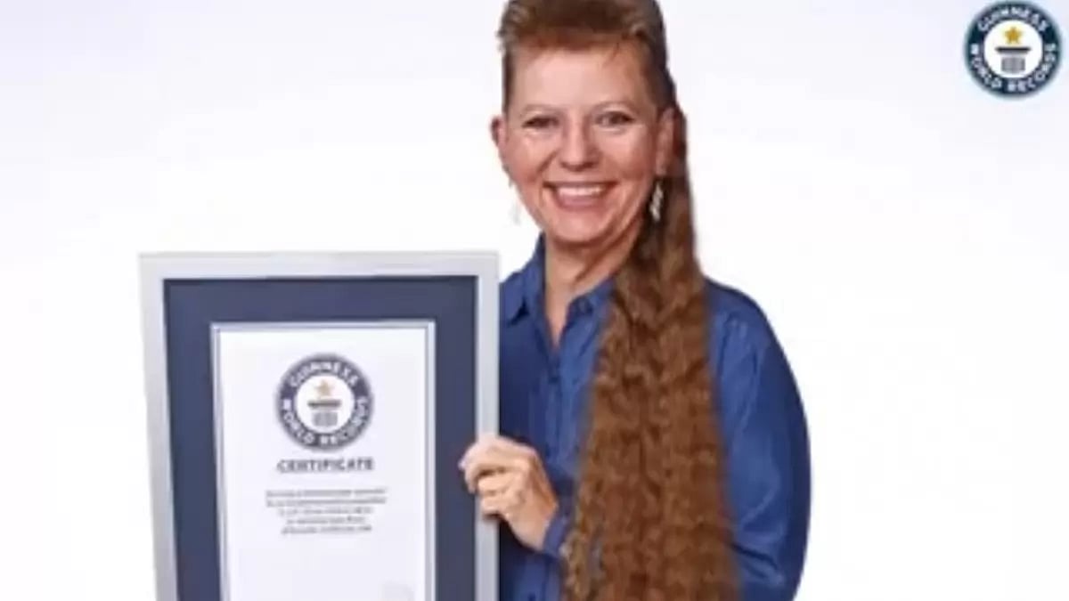 Longest competitive mullet among females