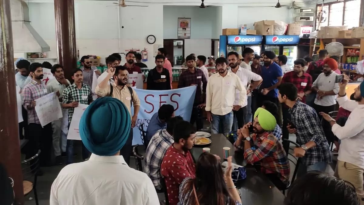 Campaigning in canteen by SFS