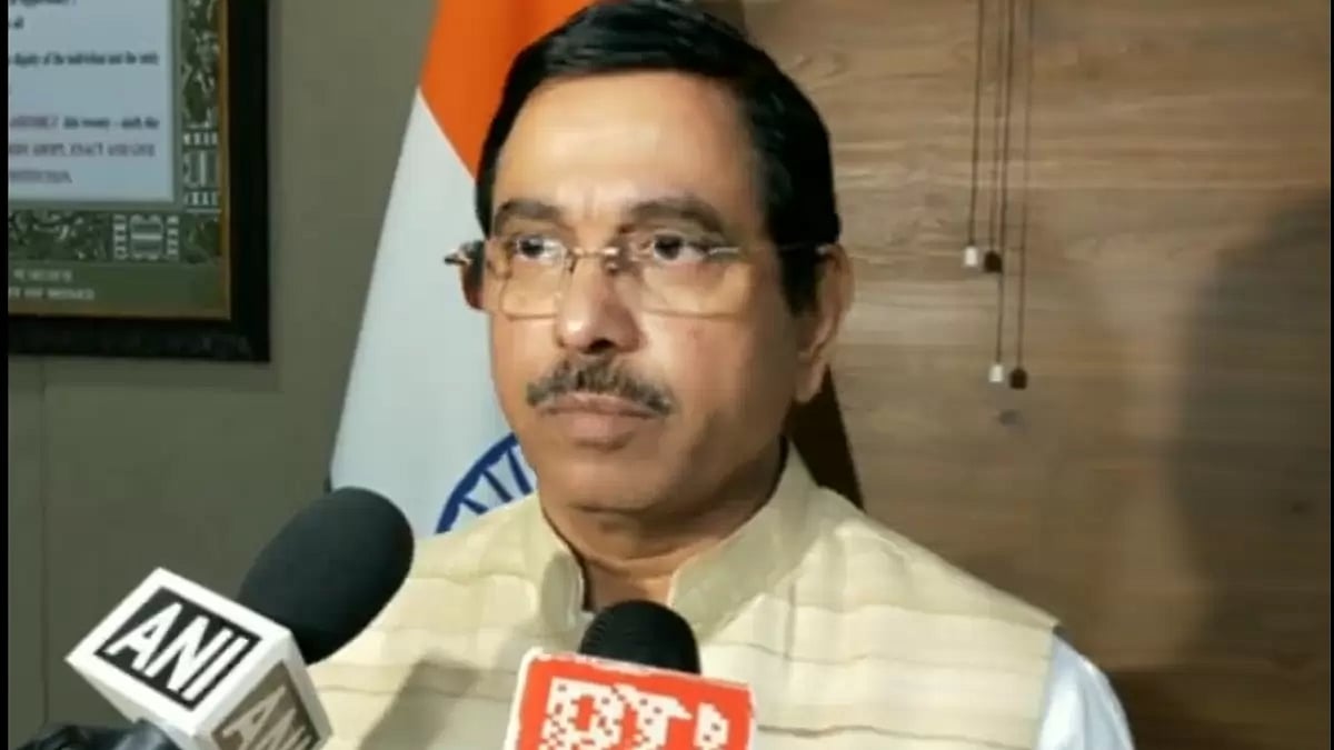 Union Minister Pralhad Joshi reacts to Congress leader Sonia Gandhi's letter to PM Modi.