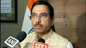 Union Minister Pralhad Joshi reacts to Congress leader Sonia Gandhi's letter to PM Modi.