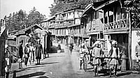 Signs of Trouble: The first sinking of land was reported in 1942 around the Lakkar Bazar area adjoining the Ridge