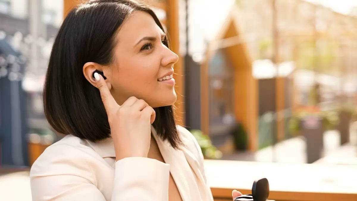 Best Earbuds Under 3000