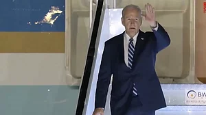 US President disembarking from the Air Force One upon his arrival in Delhi for the G-20 Summit.