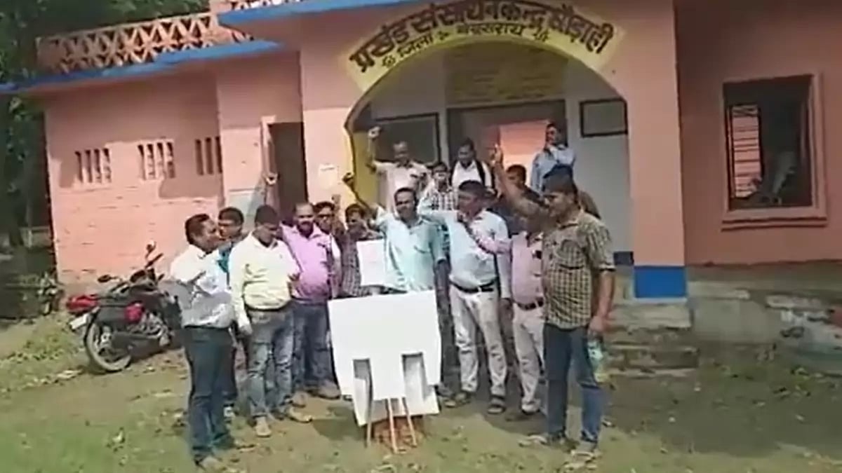 Bihar teachers stage protests to demand government employee status.