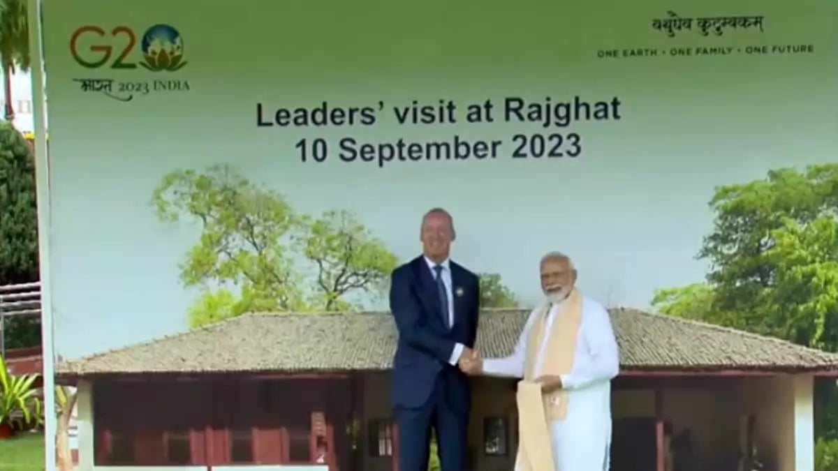 PM Narendra Modi welcomes G20 delegates at Rajghat.