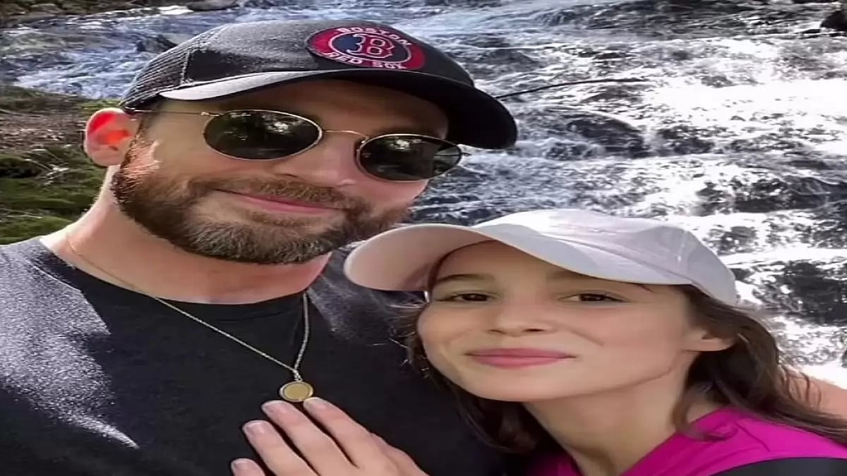 Chris Evans and Alba Baptista