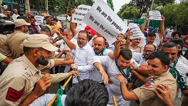 PDP Leaders And Workers Protest Against Power Shortage In Kashmir