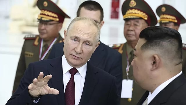 Kim Jong Un Discusses Arms Cooperation with Russian Defence Minister