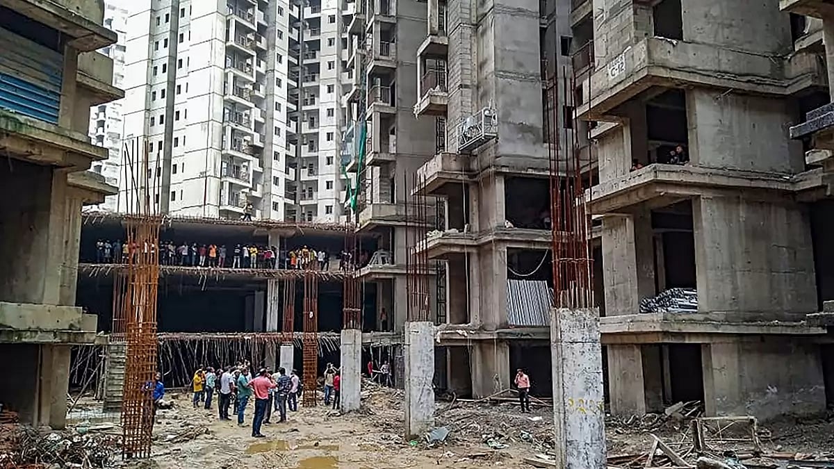 4 dead after building lift collapsed