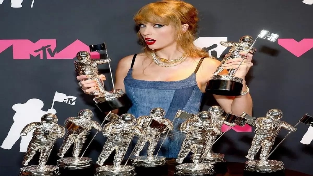Taylor Swift with all the trophies  