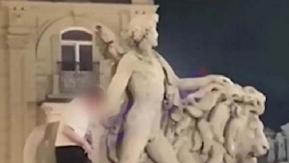 "Irish Tourist Damages Statue in Brussels"