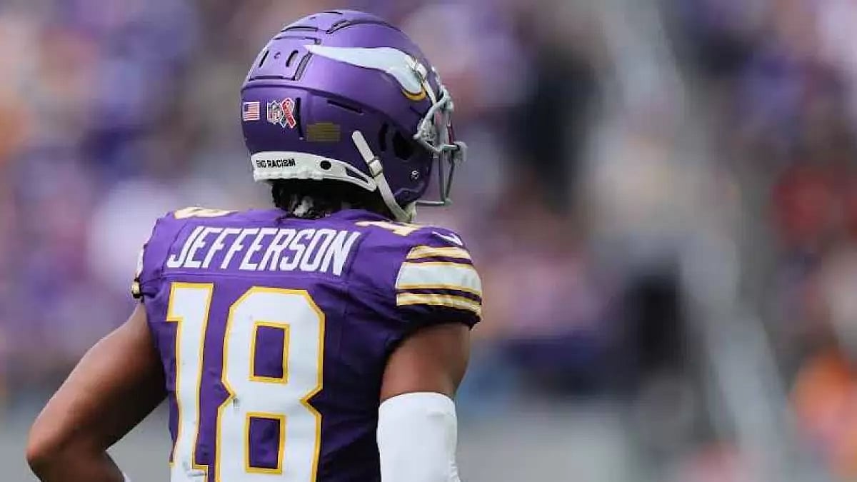 Vikings Wide receiver Justin Jefferson faces a fumble in a match against the Eagles.  