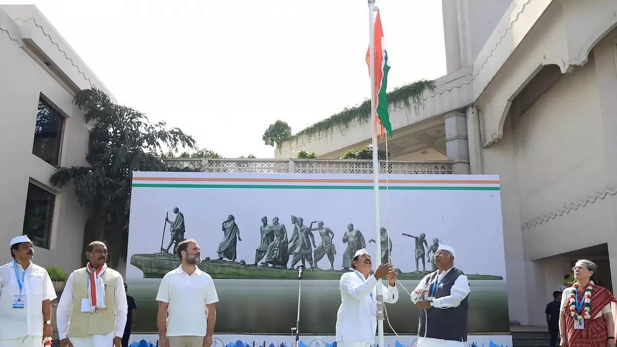 First meeting of the reconstituted Congress Working Committee in Hyderabad.