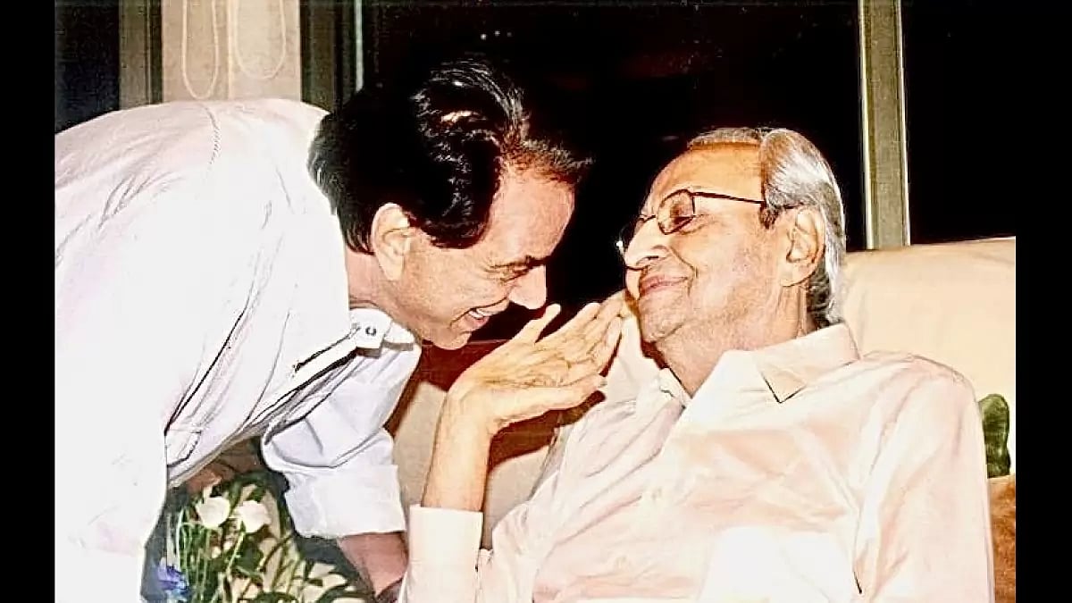 Veteran actors Dharmendra and Pran