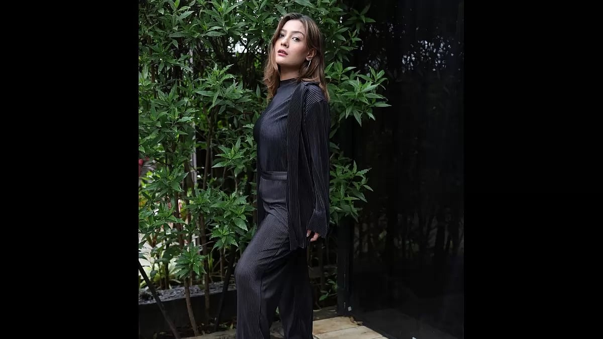 Actress Aashika Bhatia