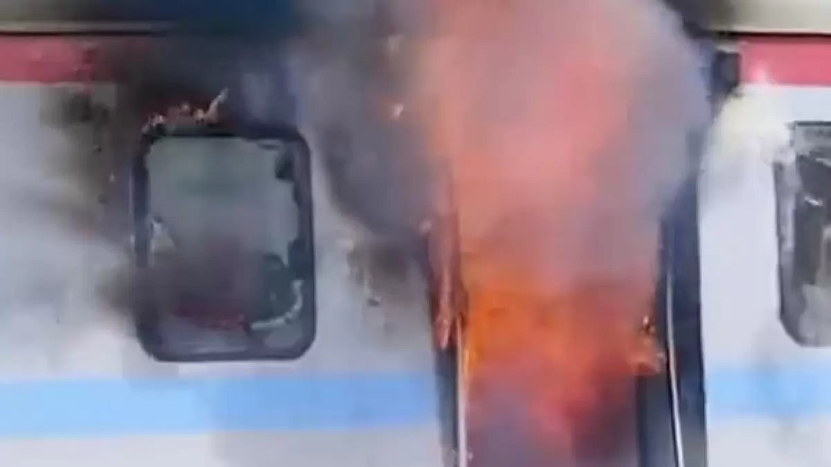 Humsafar Express catches fire on Saturday