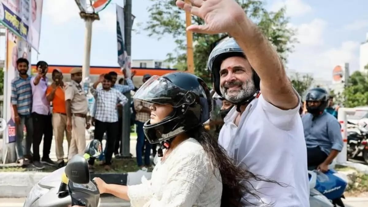 Congress MP Rahul Gandhi rode a pillion of a girl student from Maharani College in Jaipur.