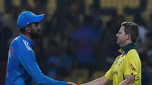 KL Rahul (left) and Steve Smith during the second ODI in Indore on Sunday.