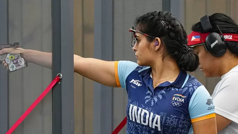 Manu Bhaker in action - null