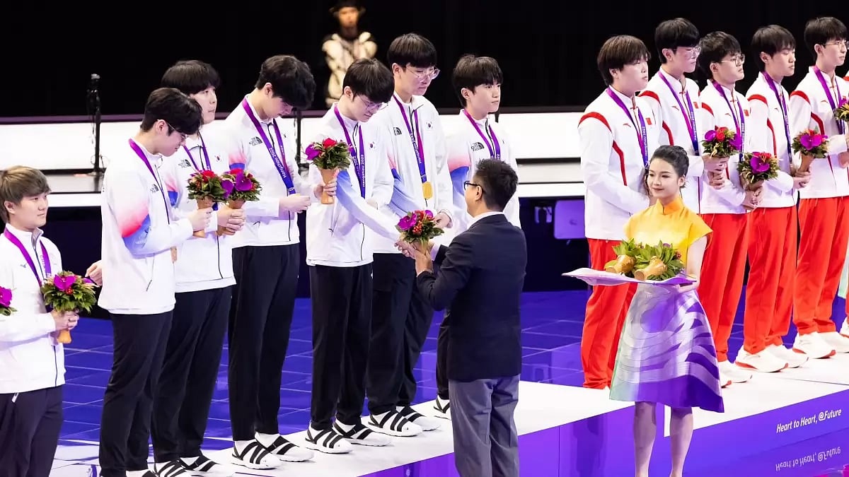 South Korean ESports team during the medal distribution ceremony.