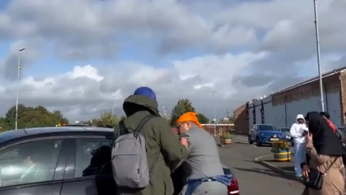 A Khalistan supporter tries to force-open car door of Indian High Commissioner to the UK Vikram Doraiswami