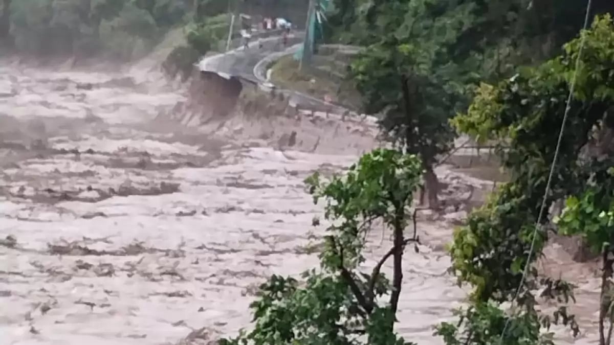 Flash flood in Sikkim's Teesta River in Lachen Valley due to sudden cloud burst 