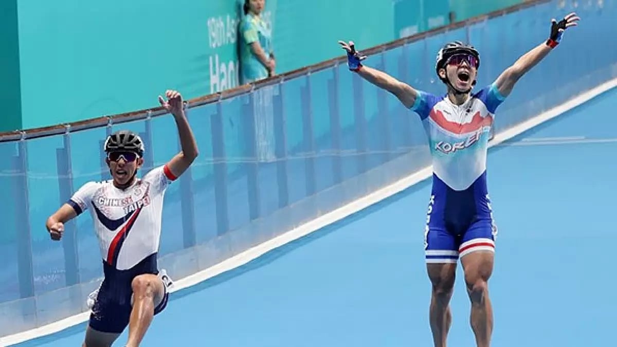 South Korea's Jung Cheol-won (R) with the premature celebration that cost his team the podium.