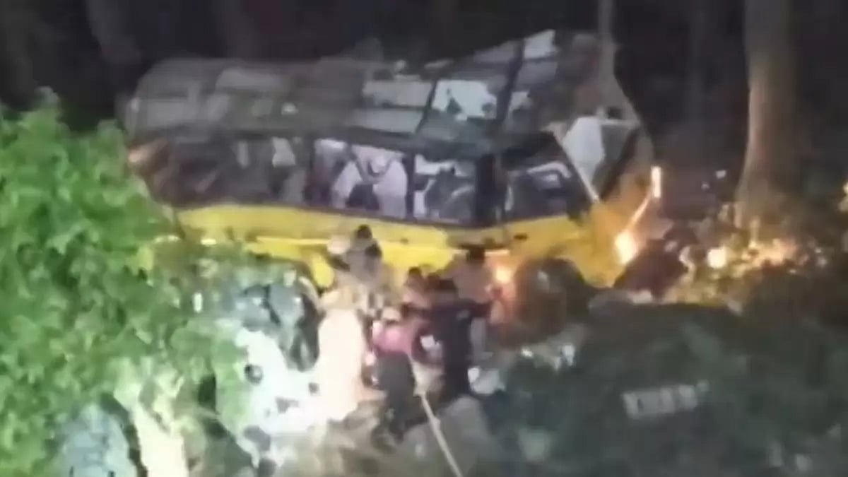 Bus fell into a gorge killing 6 passengers in Nainital.