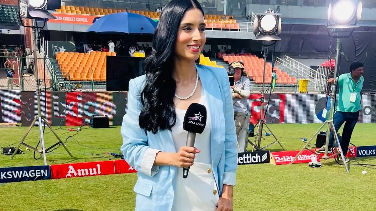 Pakistan anchor Zainab Abbas