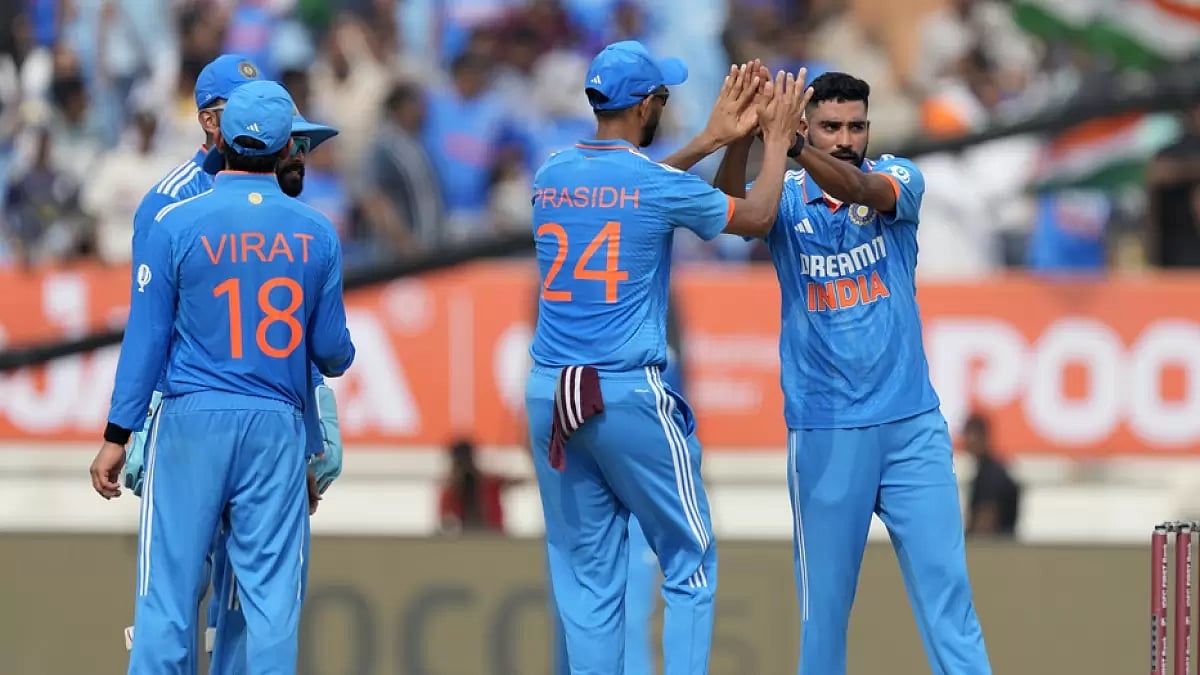 Mohammed Siraj (R) in action during the India vs Australia ODI series in September 2023.
