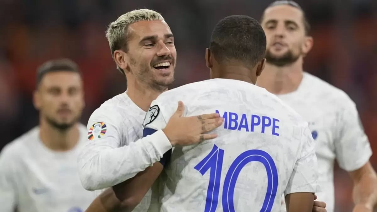 French players celebrate a goal in their Euro 2024 qualifying match