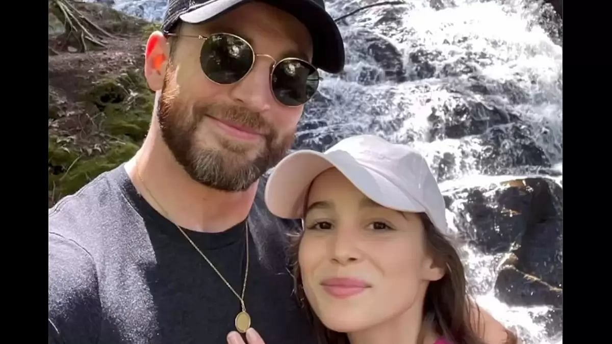 Chris Evans with Alba Baptista