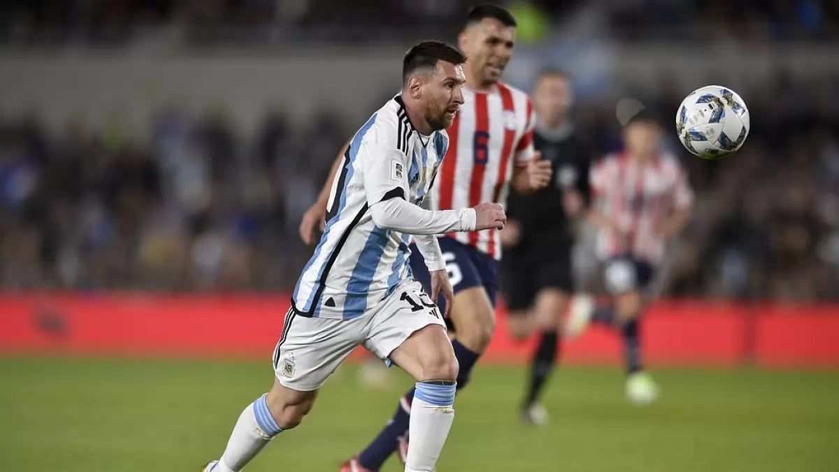 Lionel Messi (L) in action during the Argentina vs Paraguay match in Buenos Aires.