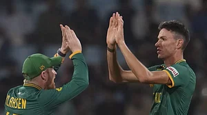 Marco Jansen (L) and Heinrich Klaasen celebrate an Australian wicket in Lucknow.