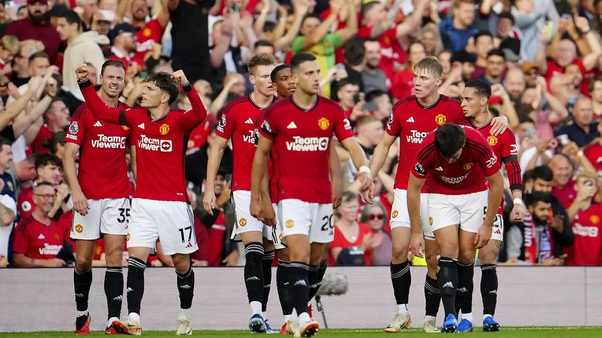Manchester United players celebrate after beating Brentford at Old Trafford on October 7, 2023.