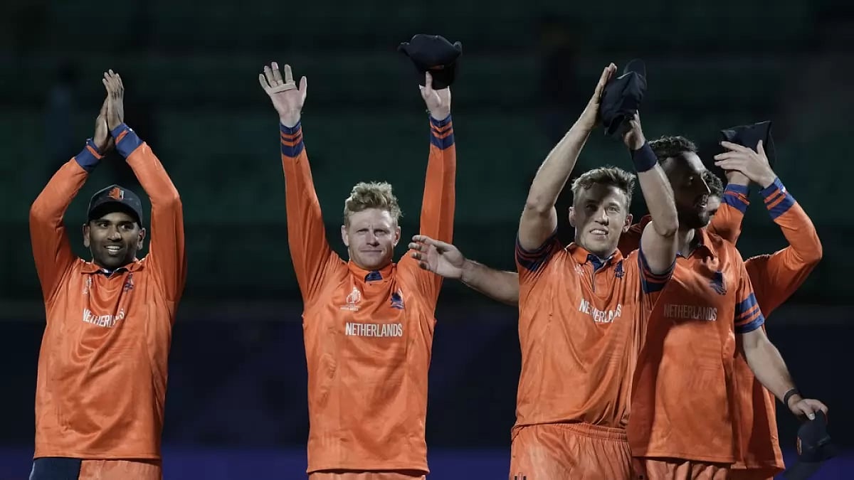 Netherlands thank spectators after beating South Africa in Dharamsala.