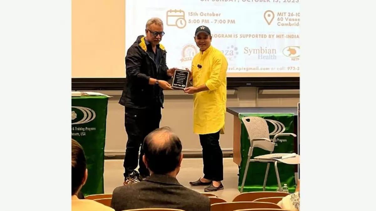 Anubhav Sinha Lauds Shah Rukh Khan's Star Power, Rejects Ra.One Sequel Plans