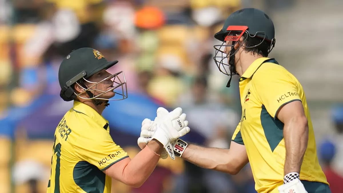 David Warner (L) and Mitchell Marsh during their record opening stand against Pakistan in Bengaluru.