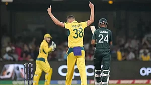 Australia's Josh Hazlewood (c) celebrates a Pakistan wicket