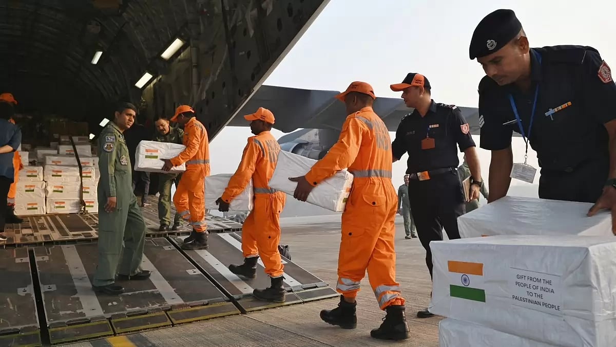 India sends Humanitarian aid to the people of Palestine