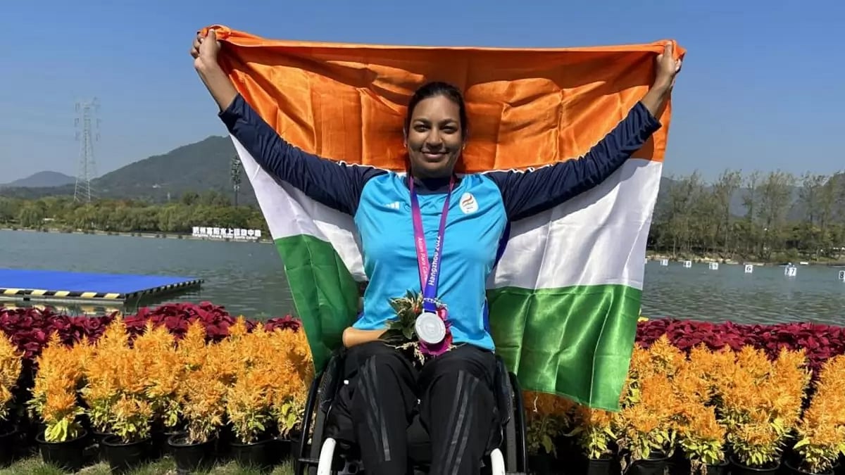 India's Prachi Yadav poses with her silver medal