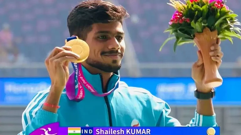 India's Shailesh Kumar poses with the Gold medal - null