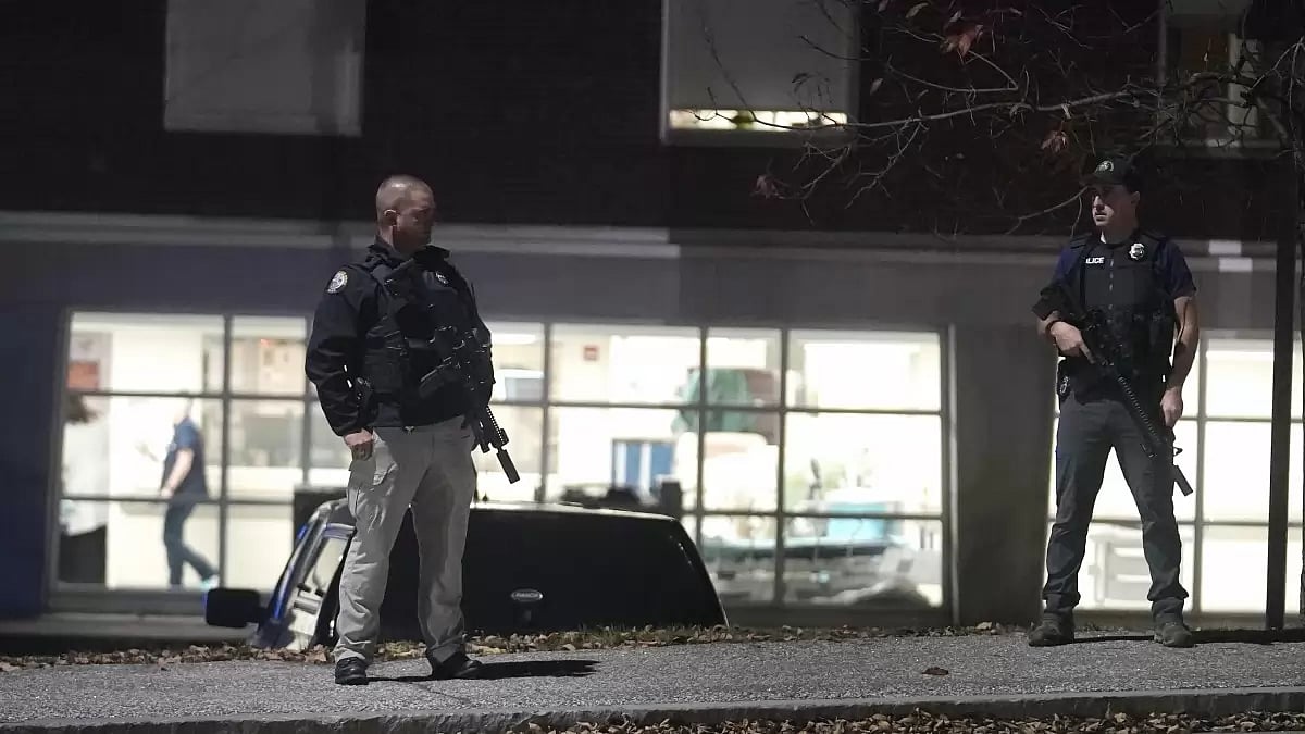 Massive hunt underway in Lewiston, Maine (US) for the mass shooter